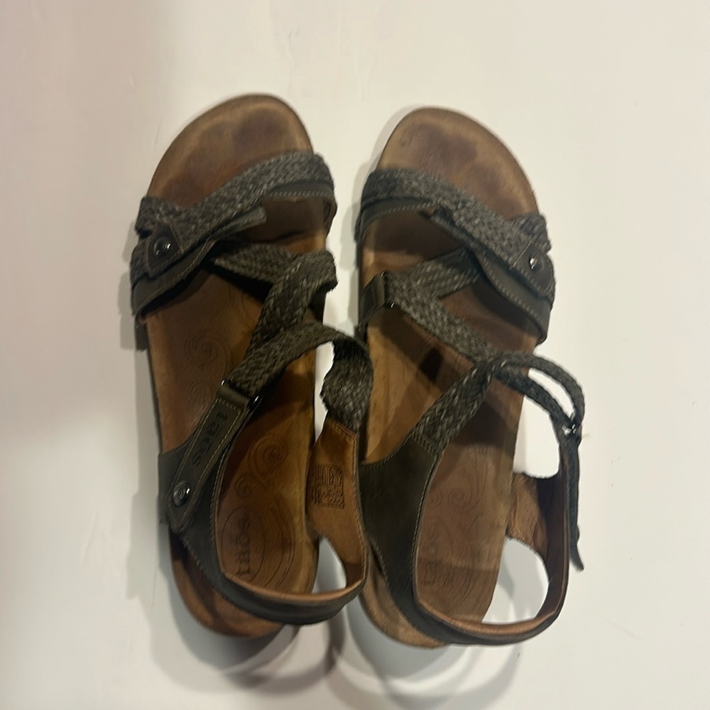 Taos Trulie leather lightweight sandals grey green Velcro closures made Spain